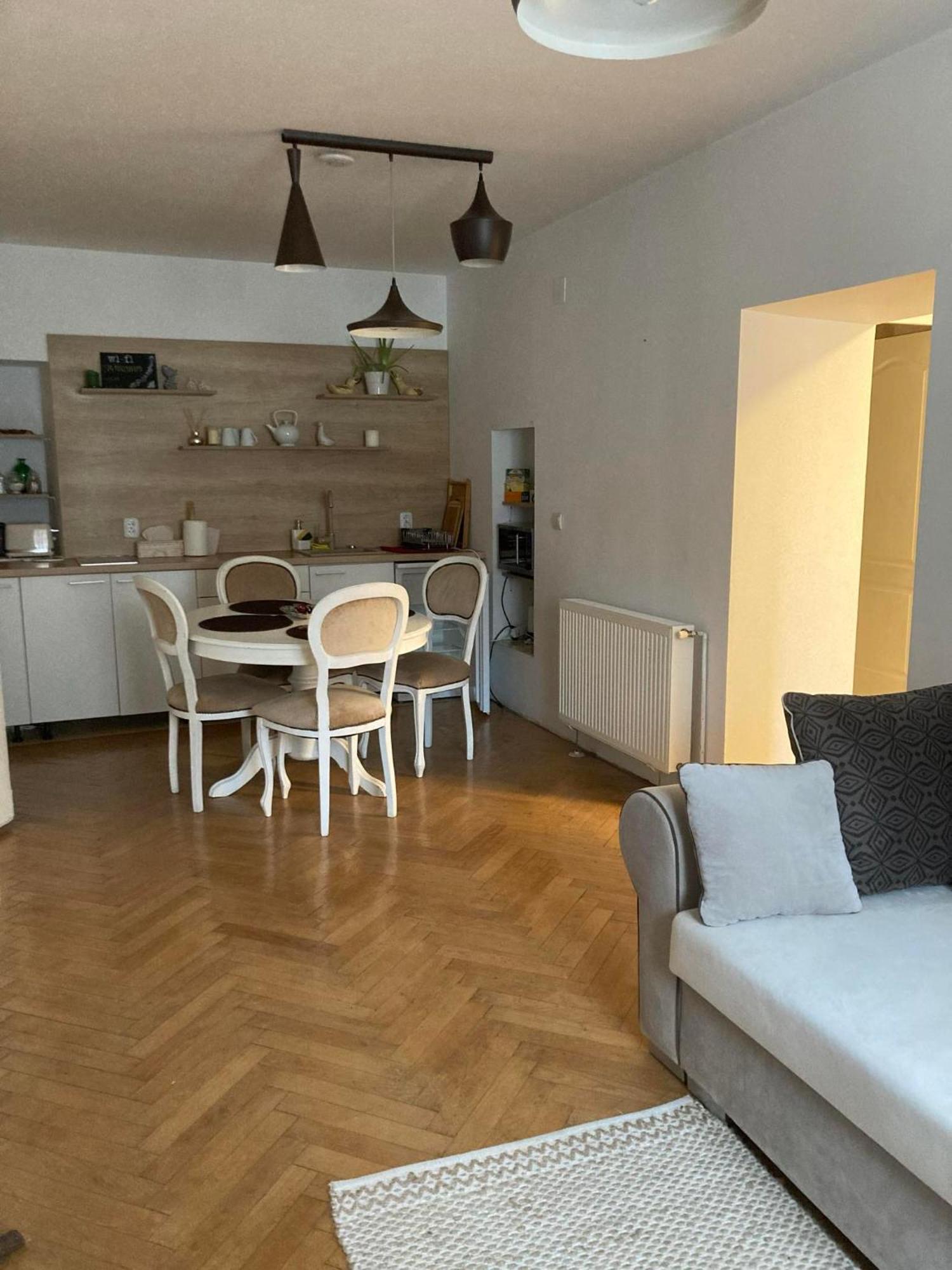 Valentina'S Apartment In City Center Braşov Exterior foto